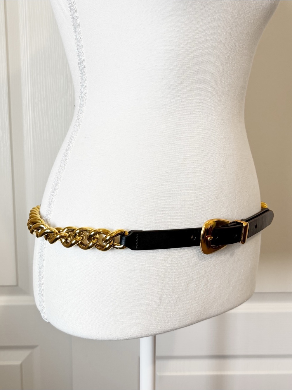 Banana Republic Andi Chain Waist Belt Black Leather Gold Hardware Women’s Medium